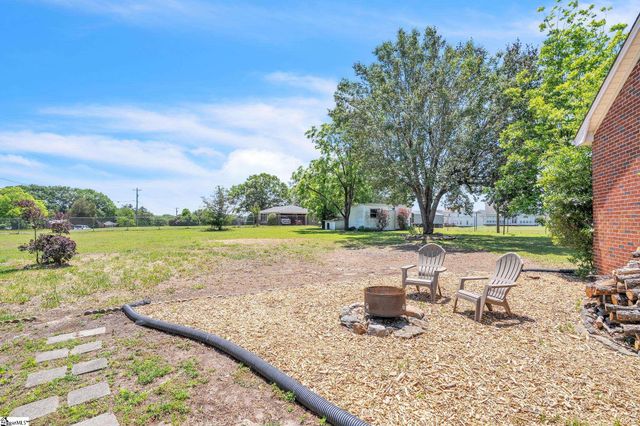 101 Colonial Lane, Simpsonville, SC 29681
