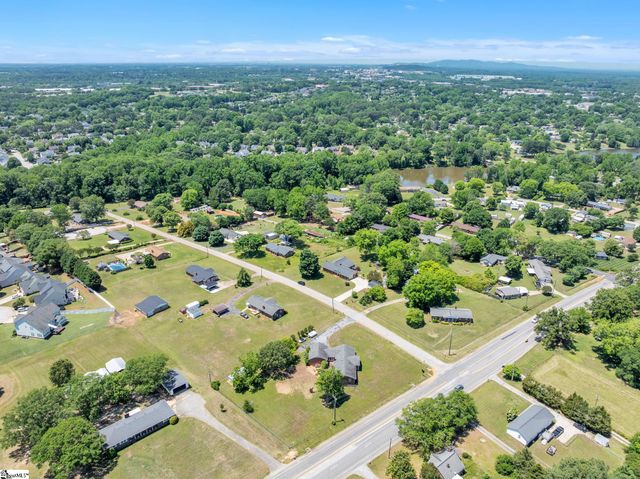 101 Colonial Lane, Simpsonville, SC 29681