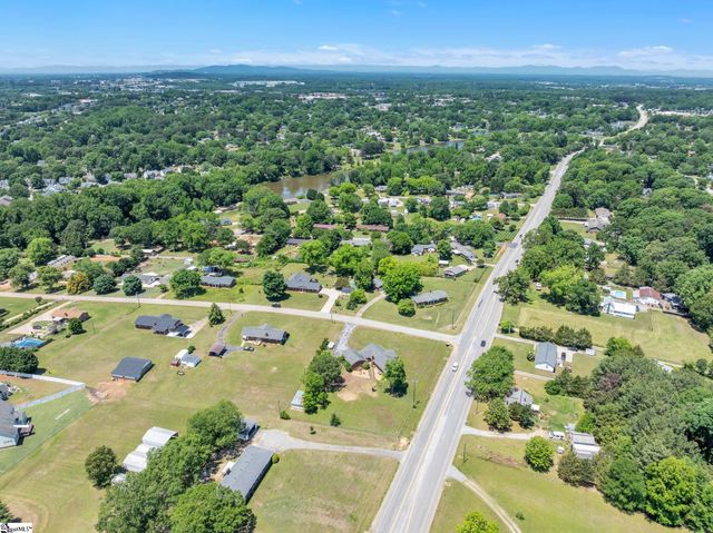 101 Colonial Lane, Simpsonville, SC 29681