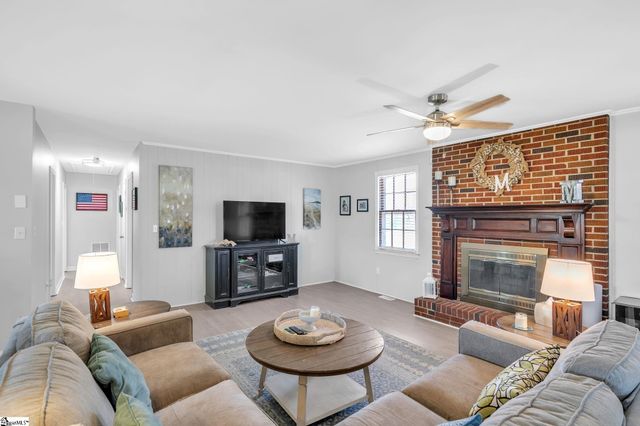 101 Colonial Lane, Simpsonville, SC 29681