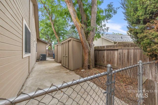 9922 W Aladar Ct, Boise, ID 83704