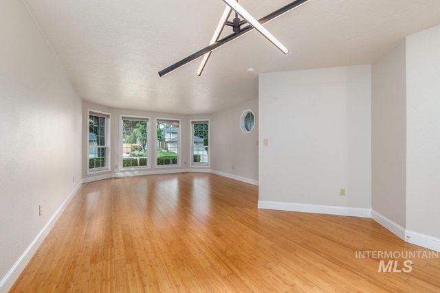 9922 W Aladar Ct, Boise, ID 83704