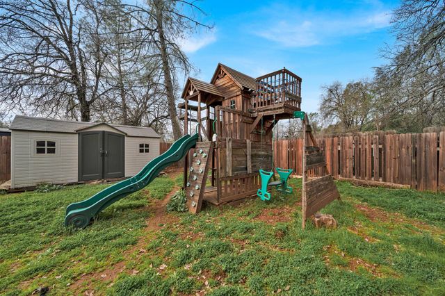 1020 Gray Pine Way, Shasta Lake, CA 96019