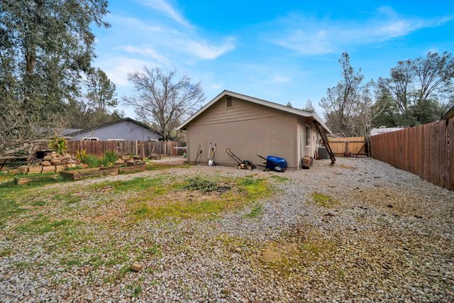 1020 Gray Pine Way, Shasta Lake, CA 96019