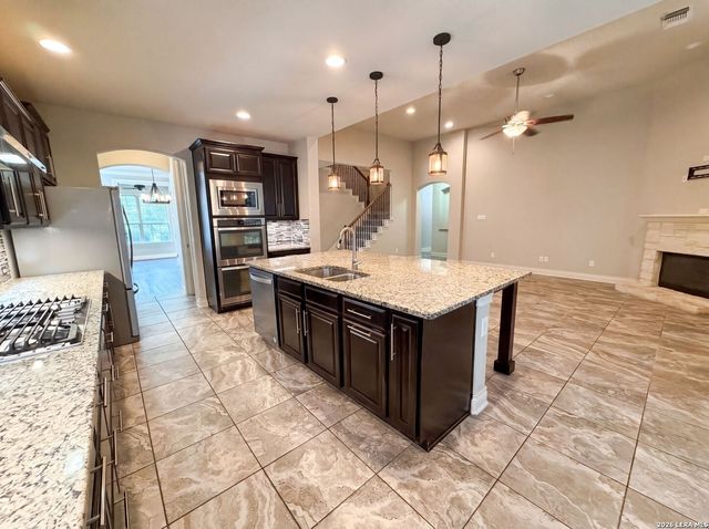 1058 CEDAR GLEN DR, New Braunfels, TX 78132