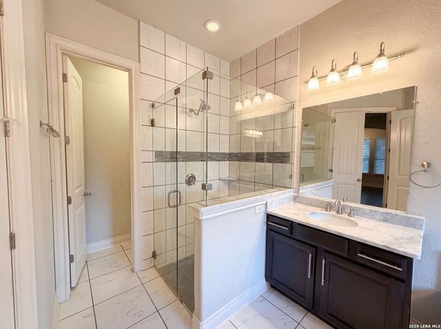 1058 CEDAR GLEN DR, New Braunfels, TX 78132