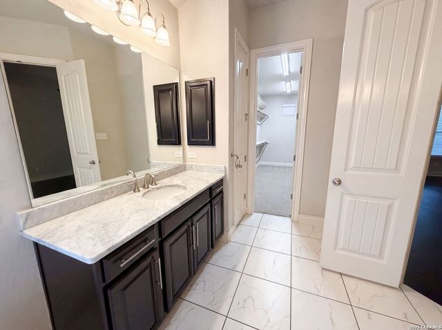 1058 CEDAR GLEN DR, New Braunfels, TX 78132