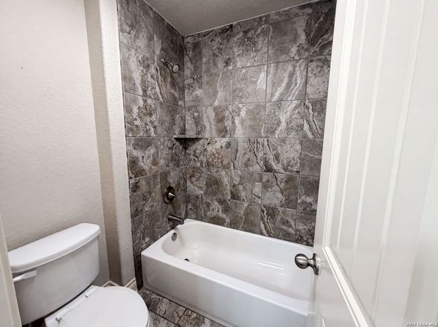 1058 CEDAR GLEN DR, New Braunfels, TX 78132