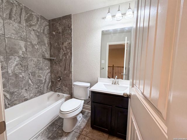 1058 CEDAR GLEN DR, New Braunfels, TX 78132