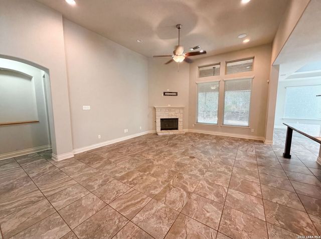 1058 CEDAR GLEN DR, New Braunfels, TX 78132