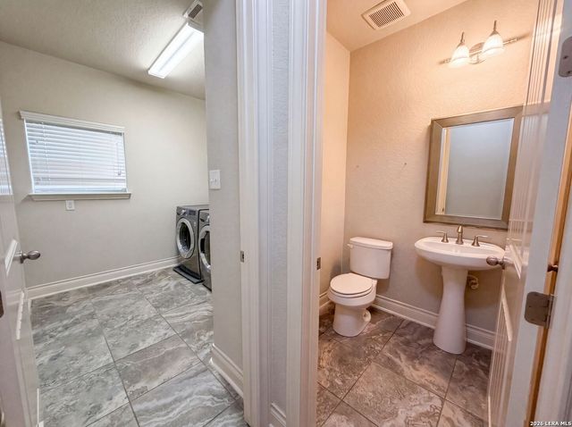 1058 CEDAR GLEN DR, New Braunfels, TX 78132