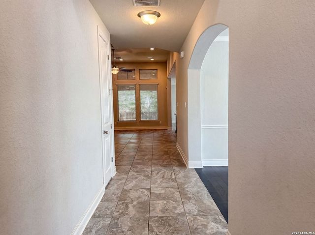 1058 CEDAR GLEN DR, New Braunfels, TX 78132