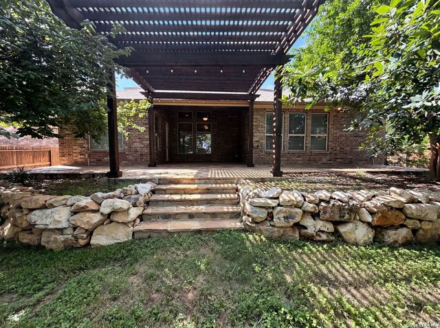 1058 CEDAR GLEN DR, New Braunfels, TX 78132