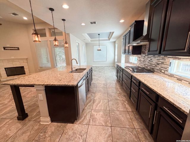 1058 CEDAR GLEN DR, New Braunfels, TX 78132