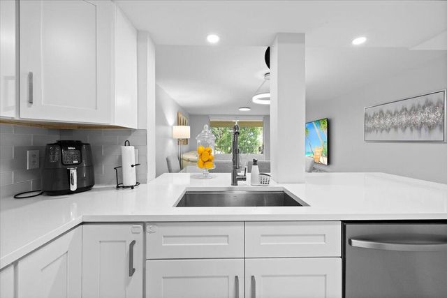 4570 NW 18TH Avenue 310, Deerfield Beach, FL 33064