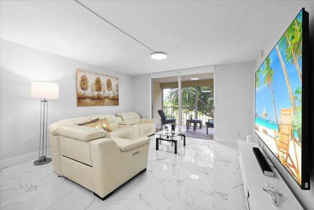 4570 NW 18TH Avenue 310, Deerfield Beach, FL 33064