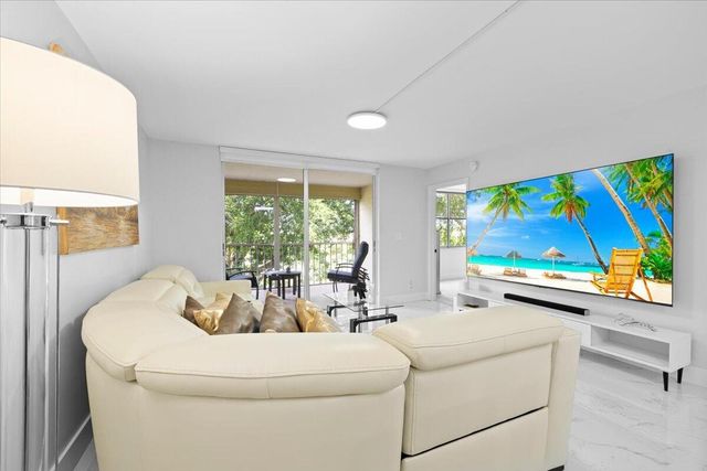 4570 NW 18TH Avenue 310, Deerfield Beach, FL 33064