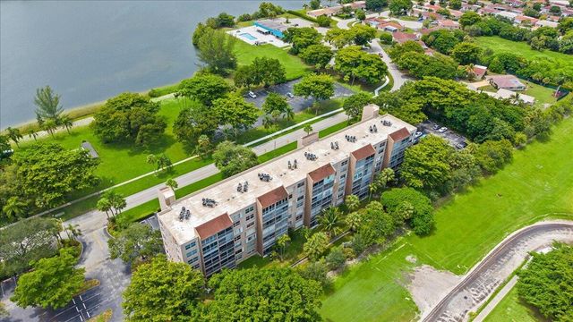 4570 NW 18TH Avenue 310, Deerfield Beach, FL 33064