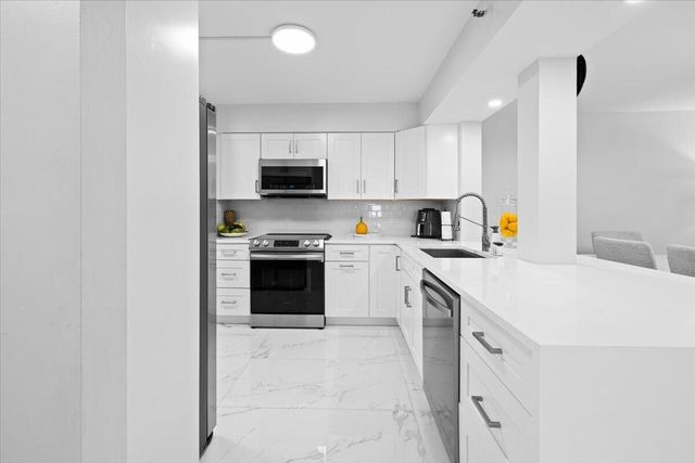 4570 NW 18TH Avenue 310, Deerfield Beach, FL 33064