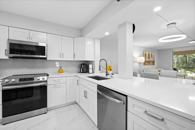 4570 NW 18TH Avenue 310, Deerfield Beach, FL 33064