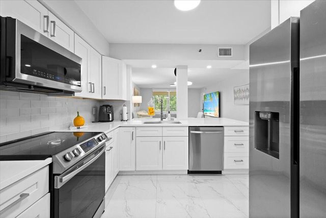 4570 NW 18TH Avenue 310, Deerfield Beach, FL 33064