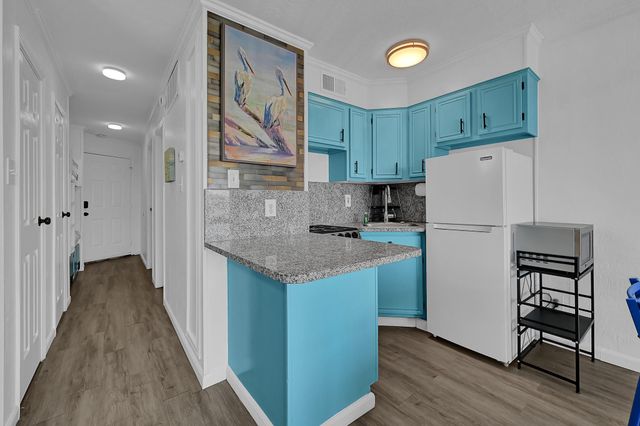 6102 Seawall Boulevard 233B, Galveston, TX 77551