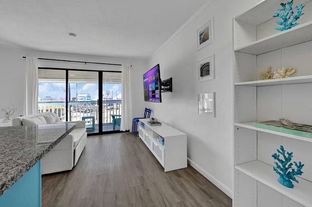 6102 Seawall Boulevard 233B, Galveston, TX 77551