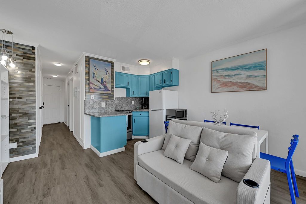 6102 Seawall Boulevard 233B, Galveston, TX 77551