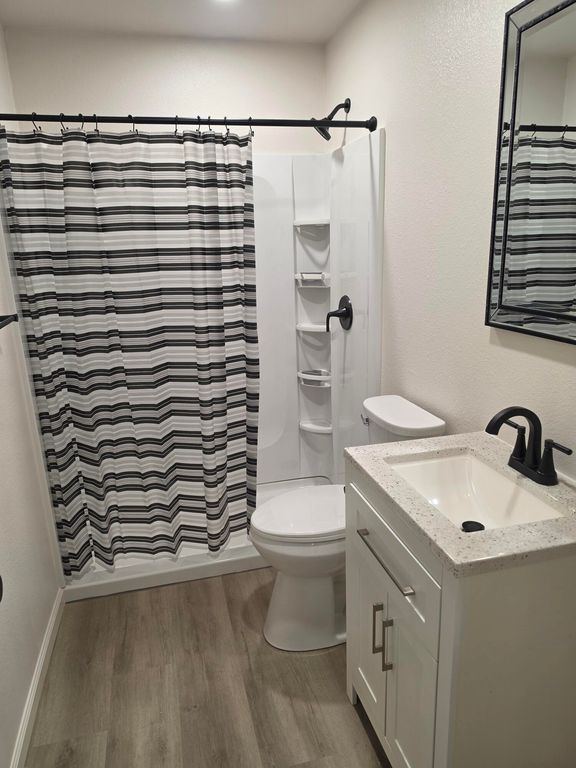 Image 6 of property listing at 102 E Riverside Avenue, San Angelo, TX 76905