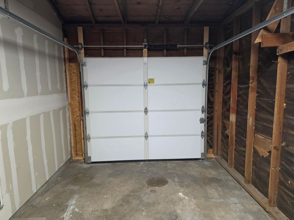 Image 8 of property listing at 102 E Riverside Avenue, San Angelo, TX 76905