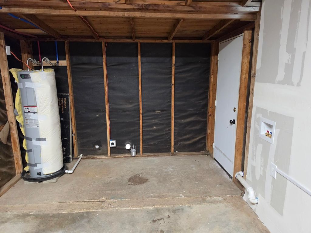 Image 9 of property listing at 102 E Riverside Avenue, San Angelo, TX 76905