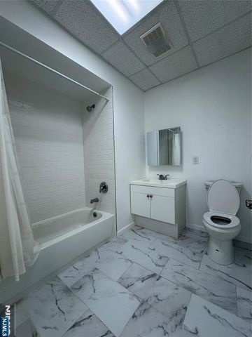 61 Kansas Street 2D, Hackensack, NJ 07601