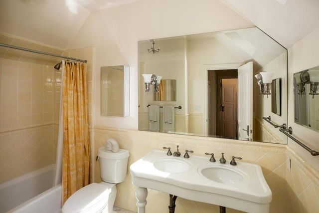 25550 Moody Road, Los Altos Hills, CA 94022