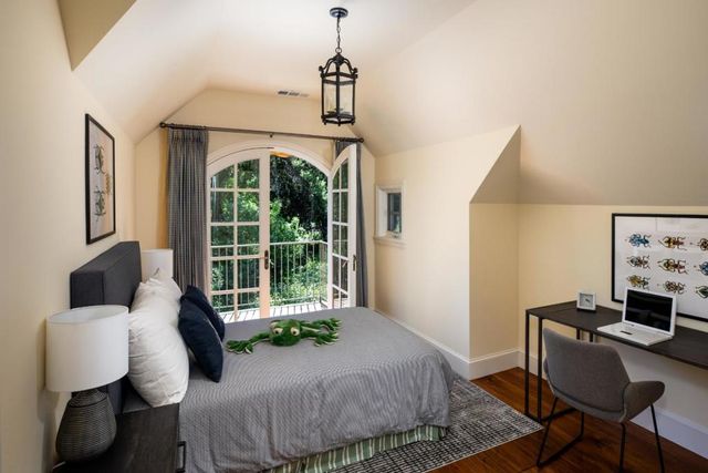 25550 Moody Road, Los Altos Hills, CA 94022