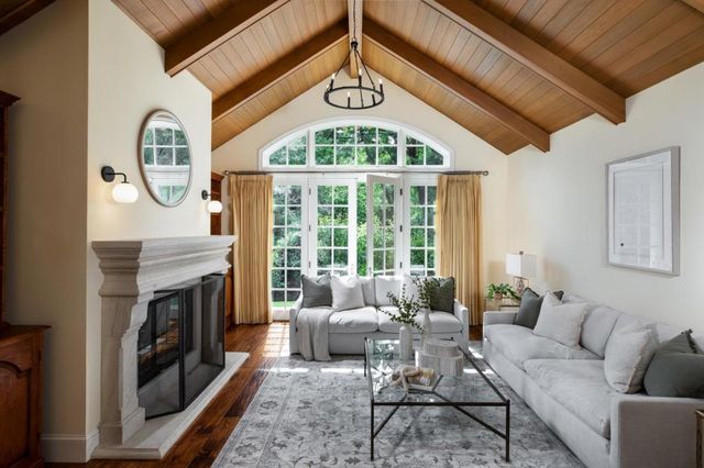 25550 Moody Road, Los Altos Hills, CA 94022