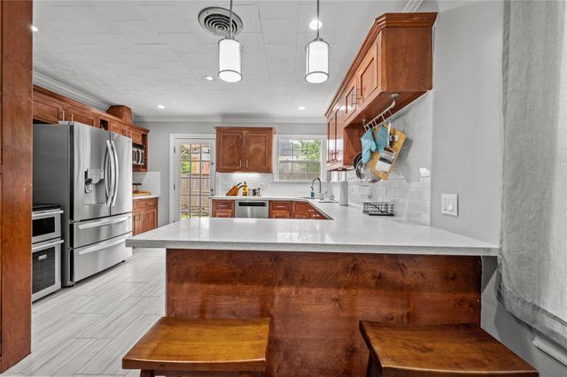 2311 Addison Road, Houston, TX 77030