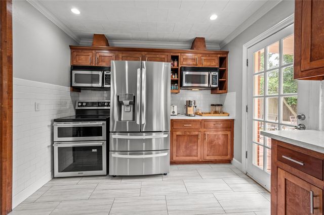 2311 Addison Road, Houston, TX 77030