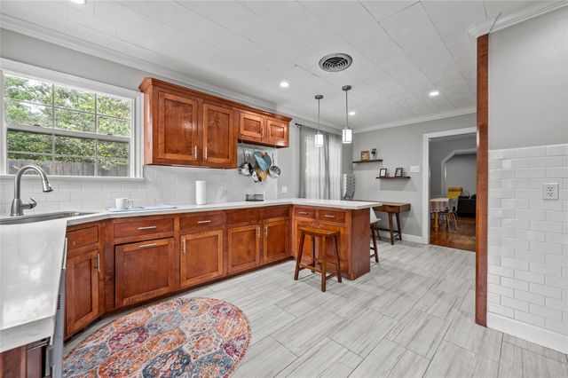 2311 Addison Road, Houston, TX 77030