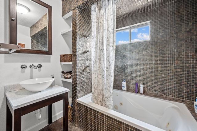 2311 Addison Road, Houston, TX 77030