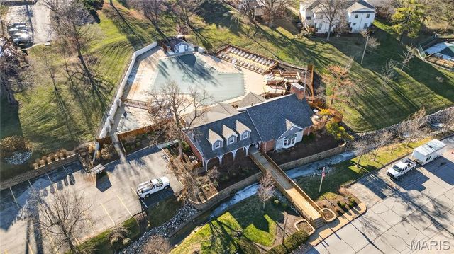 8912 N Swan Circle, Brentwood, MO 63144