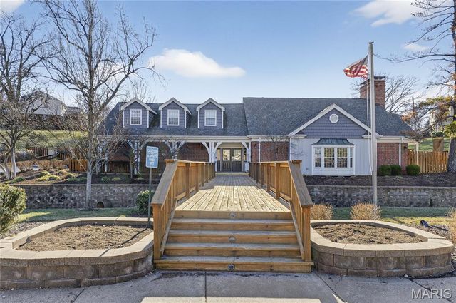8912 N Swan Circle, Brentwood, MO 63144