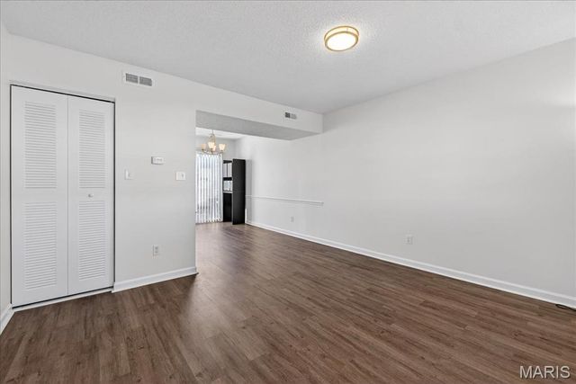 8912 N Swan Circle, Brentwood, MO 63144