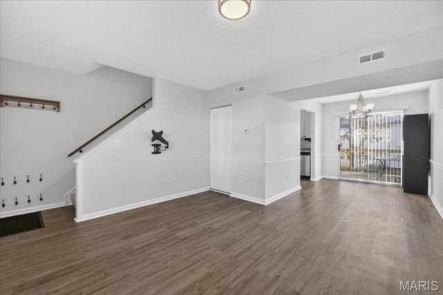 8912 N Swan Circle, Brentwood, MO 63144