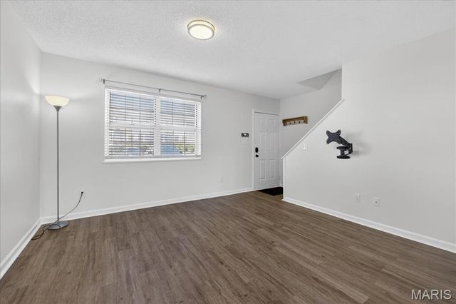 8912 N Swan Circle, Brentwood, MO 63144