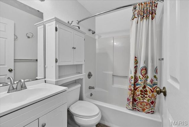 8912 N Swan Circle, Brentwood, MO 63144