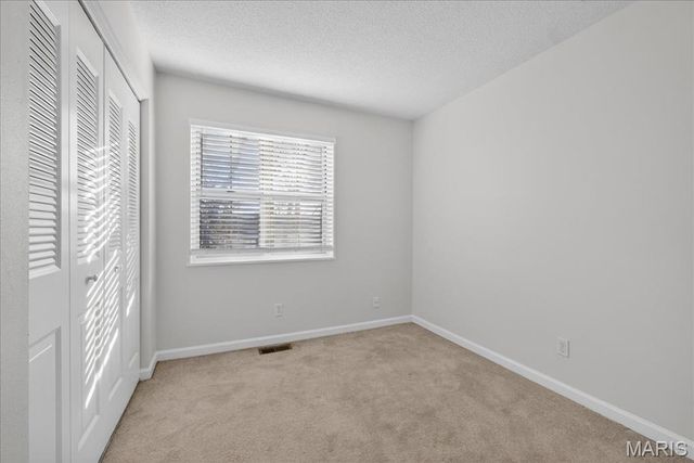 8912 N Swan Circle, Brentwood, MO 63144