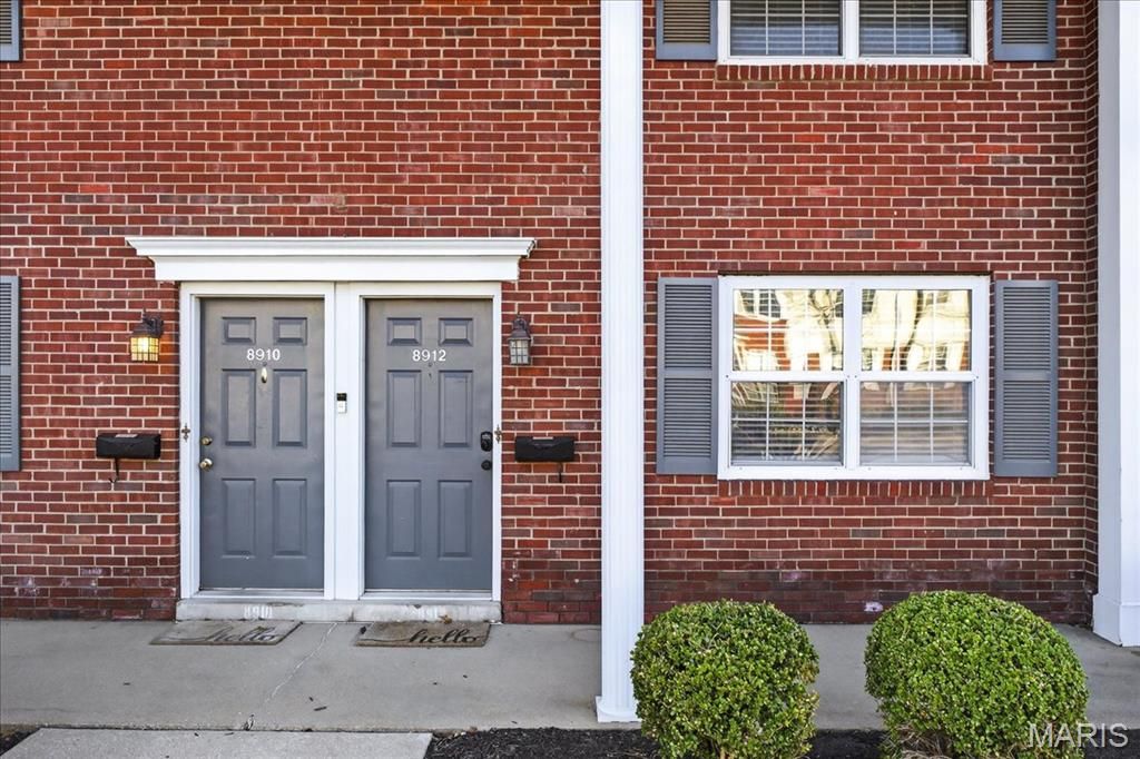 8912 N Swan Circle, Brentwood, MO 63144