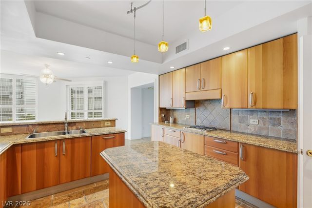 2747 Paradise Road 501, Las Vegas, NV 89109