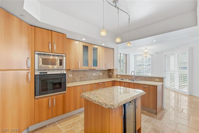 2747 Paradise Road 501, Las Vegas, NV 89109