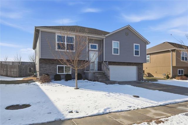 21303 W 219th Street, Spring Hill, KS 66083